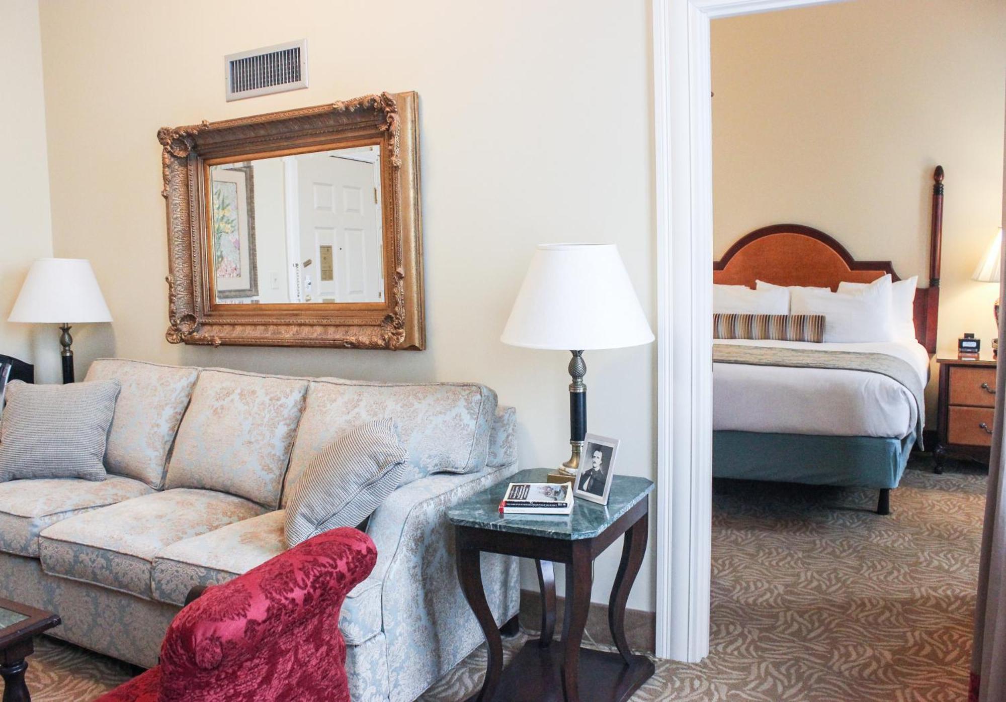 One-Bedroom Junior King Suite - Non-Smoking